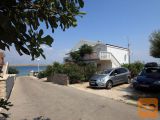 Otok Vir, oddaja se tri apartmaja. So prvi do morja!