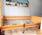Električna negovalna bolniška postelja s trapezom