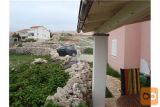 APARTMA V PRITLIČJU S TERASO 100 M OD MORJA