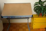 Risalno mizo s stolom (usnje) :250 eur